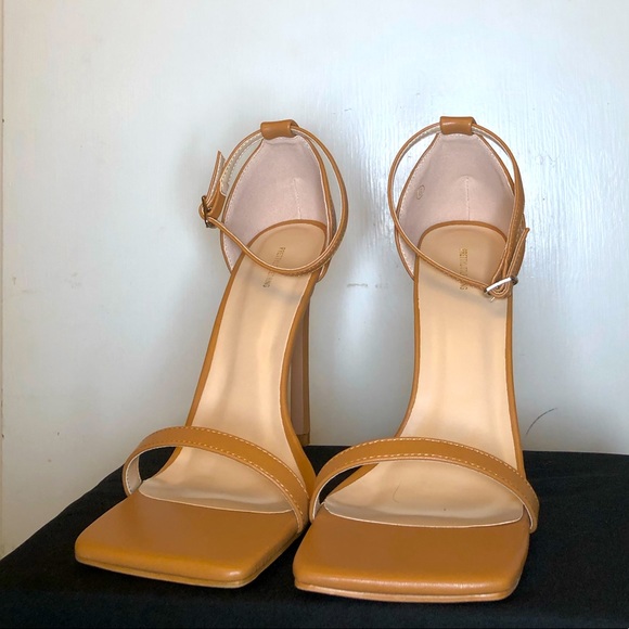 PLT strap square toed heels - Picture 2 of 4